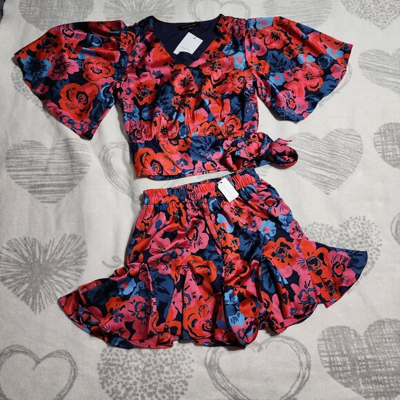 Sugarlips Dresses & Skirts - NWT Sweet Romance Satin Flutter Sleeve Wrap Top & Drawstring Shorts 2pc - Size S